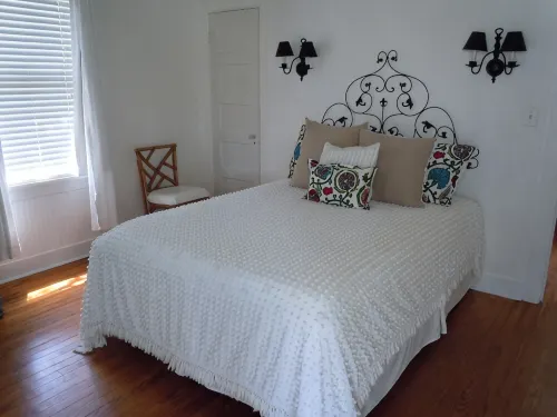 2 Bedroom Lovingly Restored 1925  Cottage 1 1/2 Blocks from Beach - Country Houses