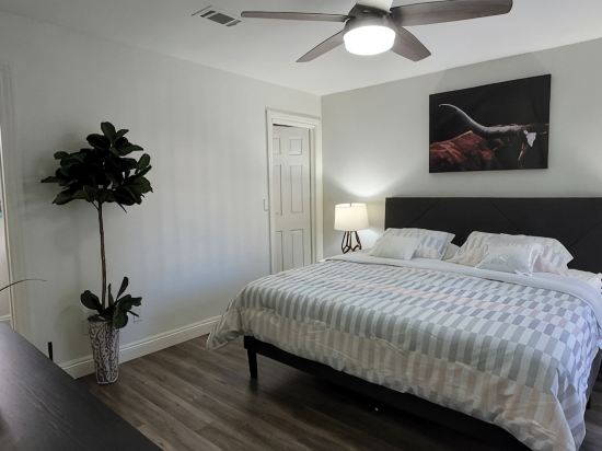 L - Fully remodeled and professionally decorated.