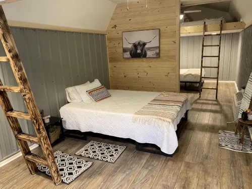 Cabin on Private Lake with over 800 acres of trails!! - 2-Star