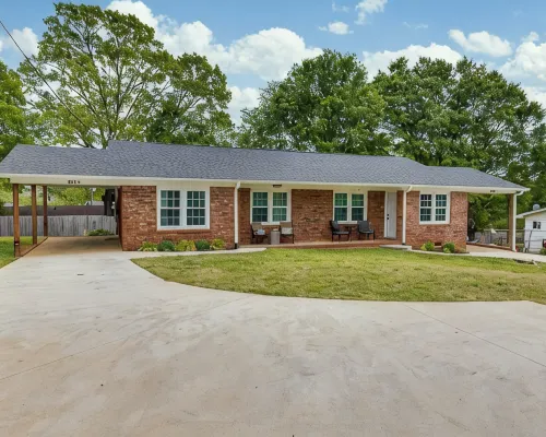 Charming 2-Bd 1-Ba home in Easley near GVL & Clemson w/ WiFi, Self check-in & AC Hotels in Easley