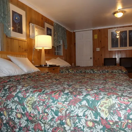 Seven Dwarfs Motel & Cabins