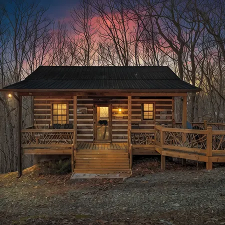 Sweet Retreat Cabin -  Fiber Optic Wi-Fi, Hot tub, Pool table and more....