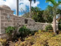 Luxury penthouse apartment on exclusive Sugar Hill resort with beach club access Hoteles en Mount Standfast