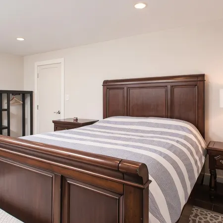 Modern And Spacious Berkshires Retreat 5 bdrm 3 bath Отели в г. Ли