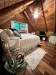 Cabin on Main- Cozy Downtown Burnsville! - Hytter