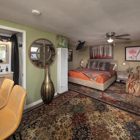 Magical-Dwntwn Lodi, Hot Tub, Firepit, Wine Tasting, Backyard Oasis