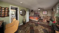 Magical-Dwntwn Lodi, Hot Tub, Firepit, Wine Tasting, Backyard Oasis