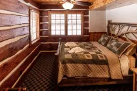 Cozy, Rustic Luxury Cabin on Round Lake, with all of the modern conveniences! - Wifi