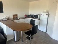 Sneezle Beezle Beach Apartment Hotels in Omapere