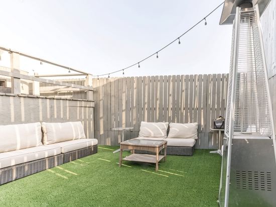 Gorgeous DTLA w/ View + Hot Tub!