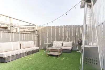 Gorgeous DTLA w/ View + Hot Tub! Hotels in Chinatown