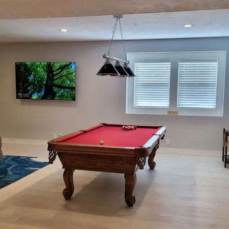 Spacious 5-BR Home. Pool Table, Air Hockey, TVs in Every Room, & Outdoor Dining