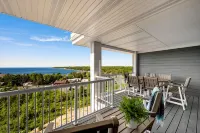 302 with a View! Luxury 2 bed 2 bath condo with amazing views of Sister Bay - 4-Star