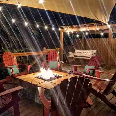 resort like home with firepit and hot tub in trendy north shore Hotel Exterior