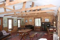 Bower Cabin- Cabin in woods on a remote pond, Romantic getaway, Green living! - Alphydda
