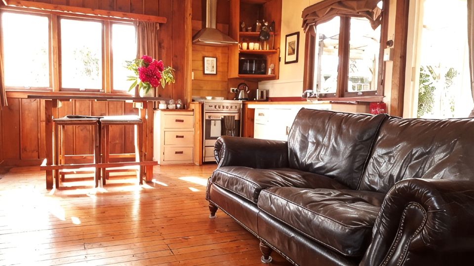 Welcome Home Cottage, Manapouri, Fiordland