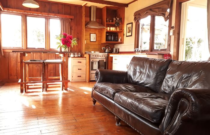 Welcome Home Cottage, Manapouri, Fiordland