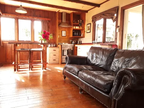 Welcome Home Cottage, Manapouri, Fiordland - Wifi