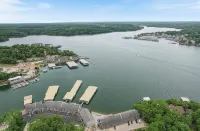 Lakefront - King Bed - Shuffleboard - Salt Water Pool - Views - 3 ดาว