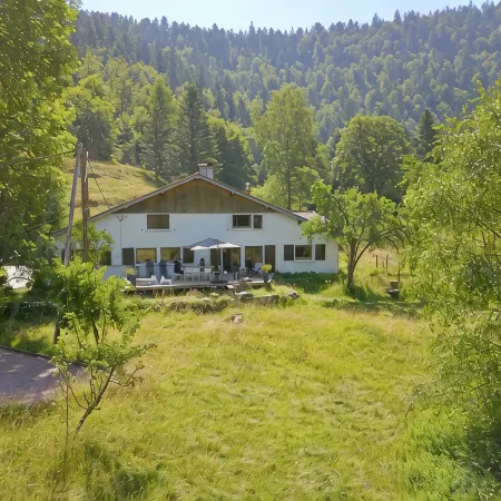 Spacious family inn surrounded by nature Отели в г. Вантрон