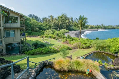 Oceanfront #4 at Hana Kai Maui - 1 Bedroom Upper Floor Corner 100ʻ from Water!
