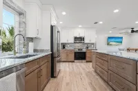 Charming, Fully Renovated  3bd/2bth house in awesome Vero Beach. Dogs welcome! - 4-Star