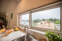 Apartment with view over the marina - 5 minutes from the old town
