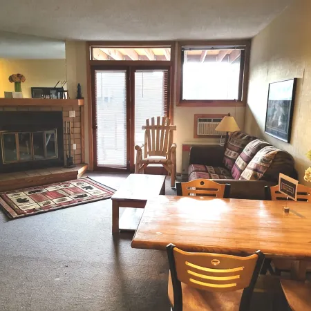 SKI-OUT & IN! Hike, bike, fish, golf, beautiful Lake Superior N Shore/Sleeps 2+