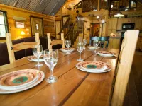Crazy Horse is a Charming Hochatown Cabin with All the Amenities. 布羅肯鮑住宿飯店