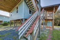 Surf Chalet w/ hot tub and kayaks
