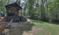 Nesthaven: A cozy boho-chic tiny home with a deck, fire pit, & nearby waterfall - Wifi