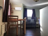 Alaskan Waterfront Studio Apartment (Wolf Suite) Vacation Rental Hotele w: Sitka