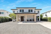 New!Luxurious & spacious waterfront 4 bedroom house in Marathon with endless fun