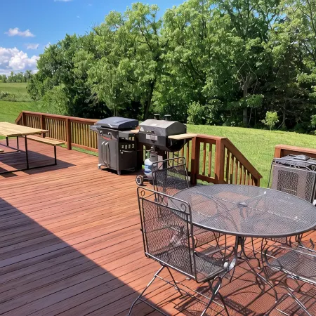 Family-Friendly Home. Sleeps 14. Just minutes away from Mark Twain Lake.