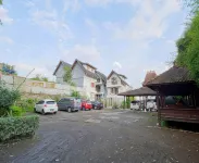 DJourney Hotel Lembang by Escotel - Parkplatz