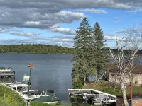 Beautiful Upper Suite on Nelson Lake with Balcony & Lakeviews! Hotels in Lenroot