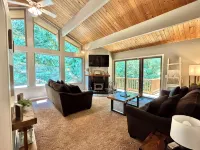 Spacious Chalet Mountain Retreat in Mt. Hood Village ウェルチズのホテル