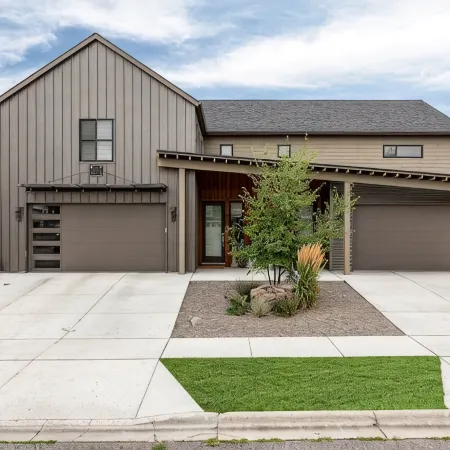 Luxury Accommodations on the Park with Big Mountain Views