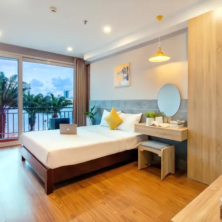 Happy Day Riverside Hotel & Spa Danang Отели рядом с достопримечательностью «Госпиталь C»