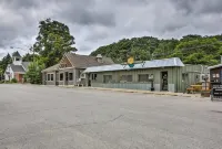 Grandma's House LA 1-bedroom apartment just 22 minutes to Lake Michigan - 2-Star