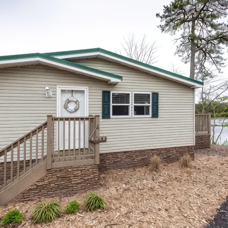 Lake House Waterfront Cabin Stunning views best home for bird watchers serenity