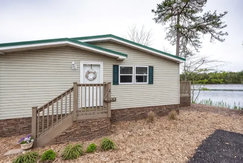 Lake House Waterfront Cabin Stunning views best home for bird watchers serenity