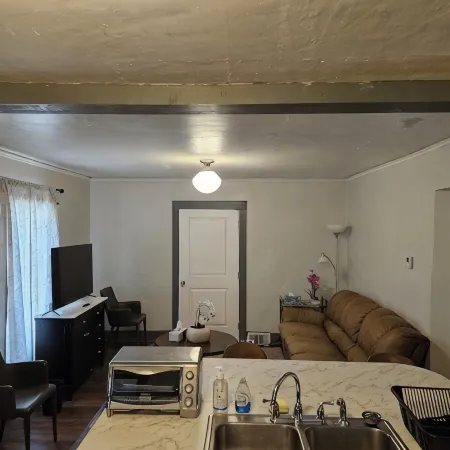 Remodeled Cute 3 room 1 bath house