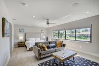 Beach House with Pool, Luxurious & Contemporary - 3-Star