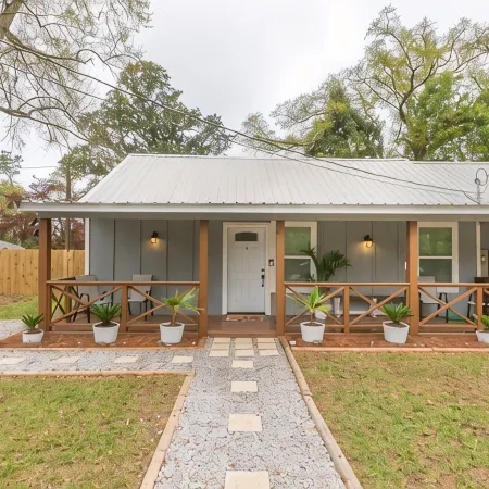 Cozy Duplex Retreat - Beaches, Hospital, Dining