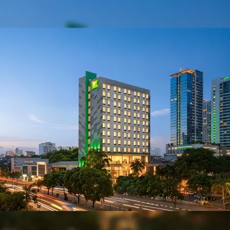 Ibis Styles Jakarta Simatupang Отели рядом с достопримечательностью «Торговый центр Cilandak»