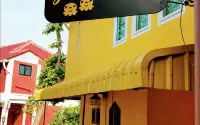 Yellow House Koh Sichang - breakfast
