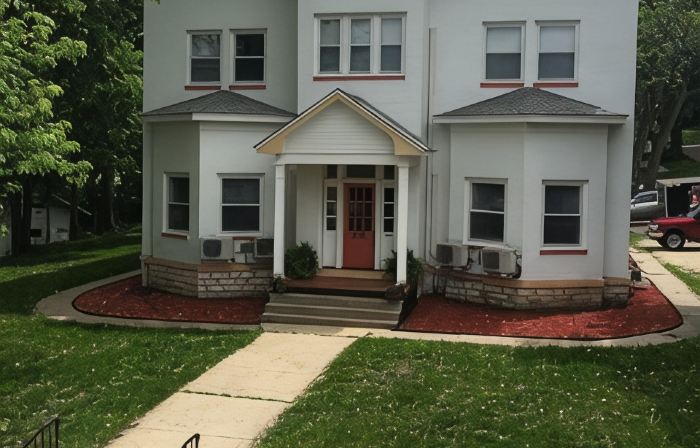Day Street Suites. Historic Phelps Mansion.  Main Level Suite #2