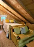 Secluded pet friendly cabin on 40 acres with frontage on the Kettle River - Chalets