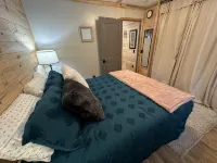 Cozy Romantic Getaway Cabin - Wi-Fi